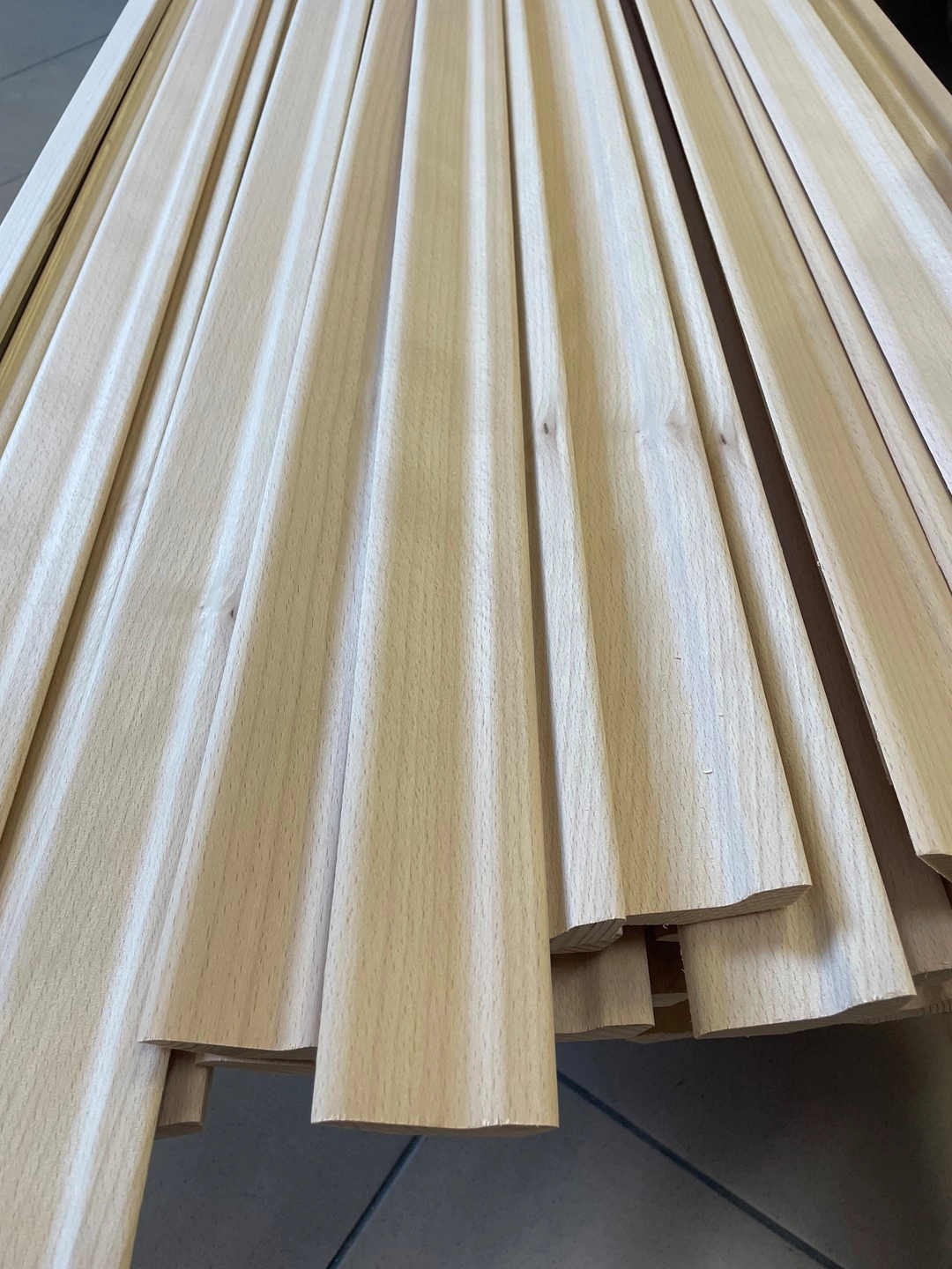 Listwa przypodłogowa fornirowana nielakierowana LP60 (240 cm x 5 cm x 3 cm) buk