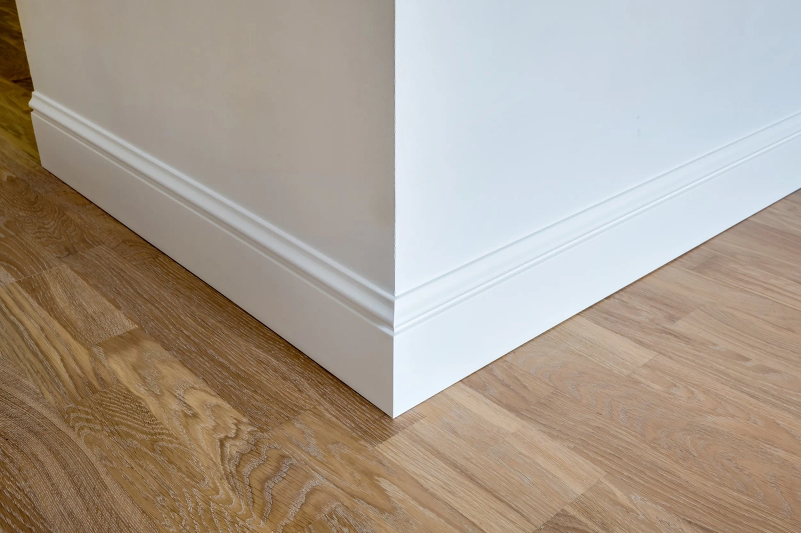 Listwa przypodłogowa MD358 biała wym. 200 x 1.4 x 11.7 cm, z PolyForce
